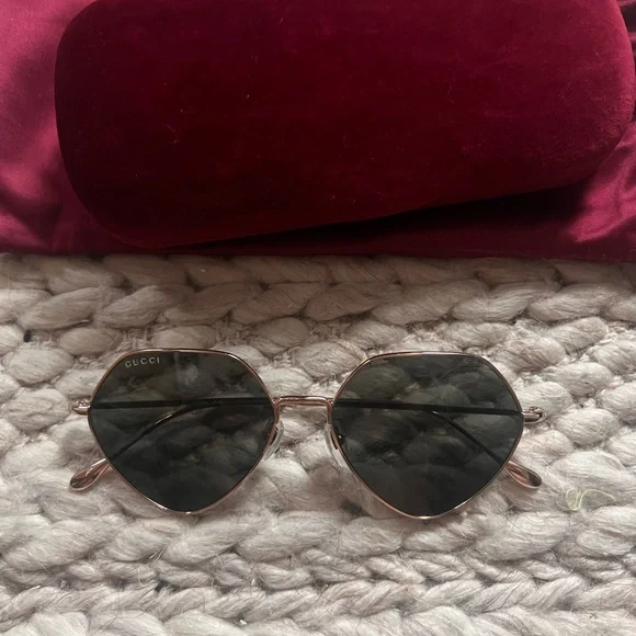 Gucci Black and Gold Women's Sunglasses - Picture 4 of 12